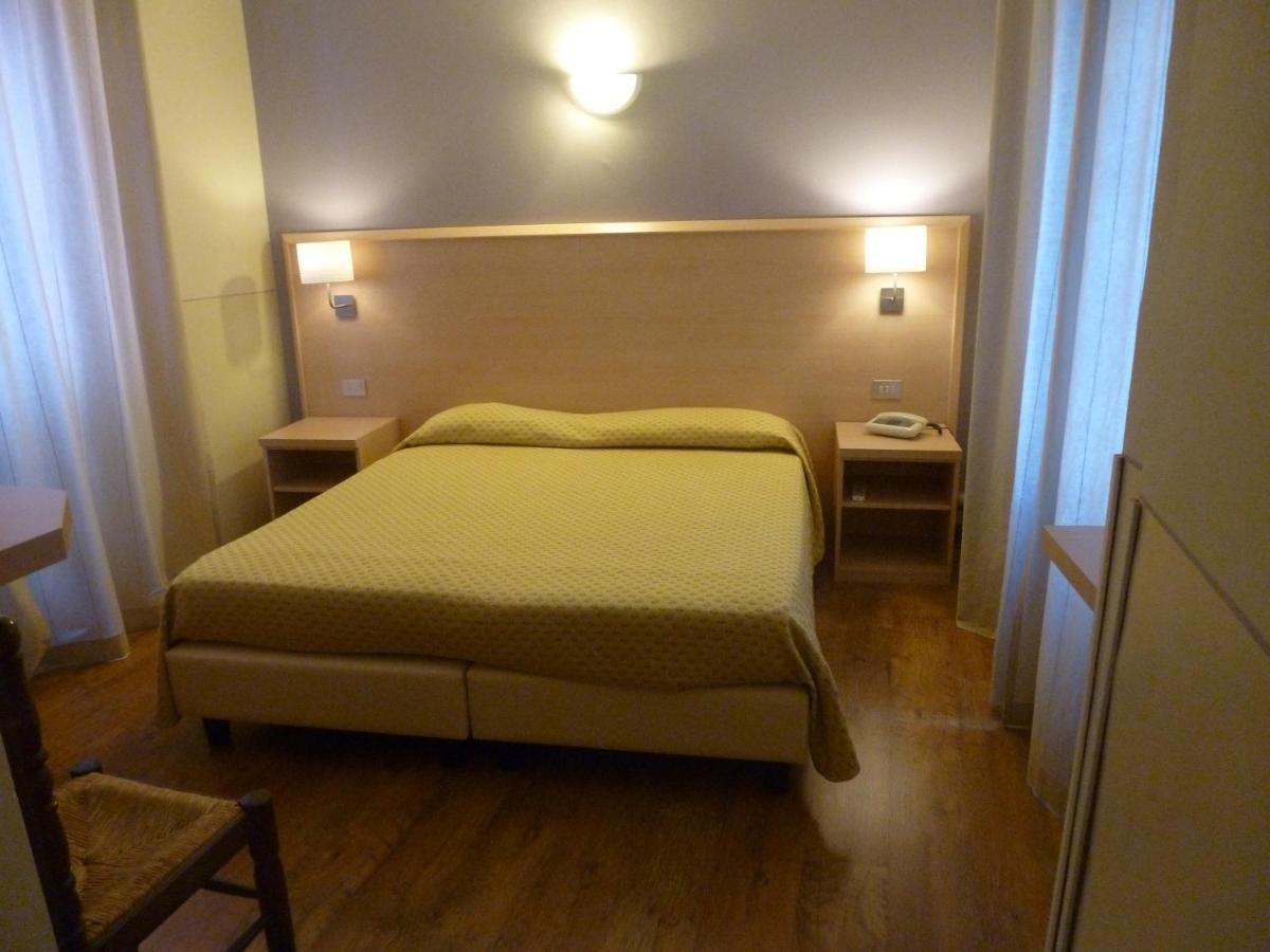 Hotel Da Cesare Stresa Zimmer foto
